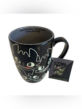 NWT Universal Studios Singapore Toothless Glow In the Dark Mug